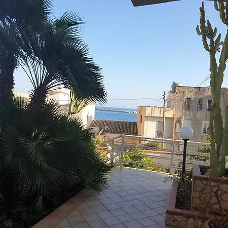 Casa Vacanze Ferdinandea Apartment *